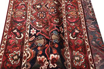 A Bakhtiari carpet, c. 306 x 200 cm.