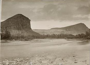 LUDVIG WÄSTFELT, fotografier, 5 st. Några bär djuptryckstämpel från hans ateljé och ett par dat år 1921 o 1922.