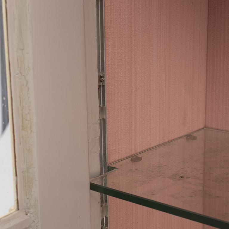 Vitrinskåp, gustaviansk stil, 1900-talets början.