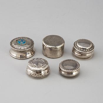 5 silver boxes, 19th/20th century. One by NL Dahlström Örebro 1857.