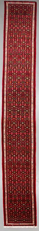 A RUNNER, Hamadan, ca 594 x 82 cm.