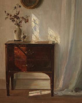 Carl Holsoe, Interiör med sittande kvinna vid fönster.
