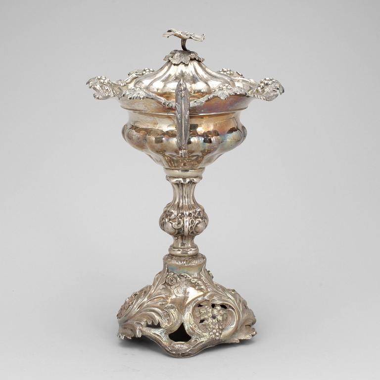SOCKERSKÅL MED LOCK, silver, nyrokoko, Pehr Fredrik Palmgren, Stockholm 1869, ca 780 g.