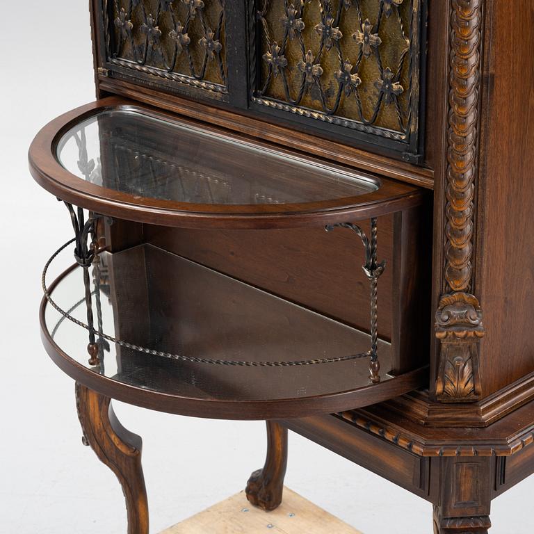 A Baroque style drinks cabinet, first half of the 20th Century.