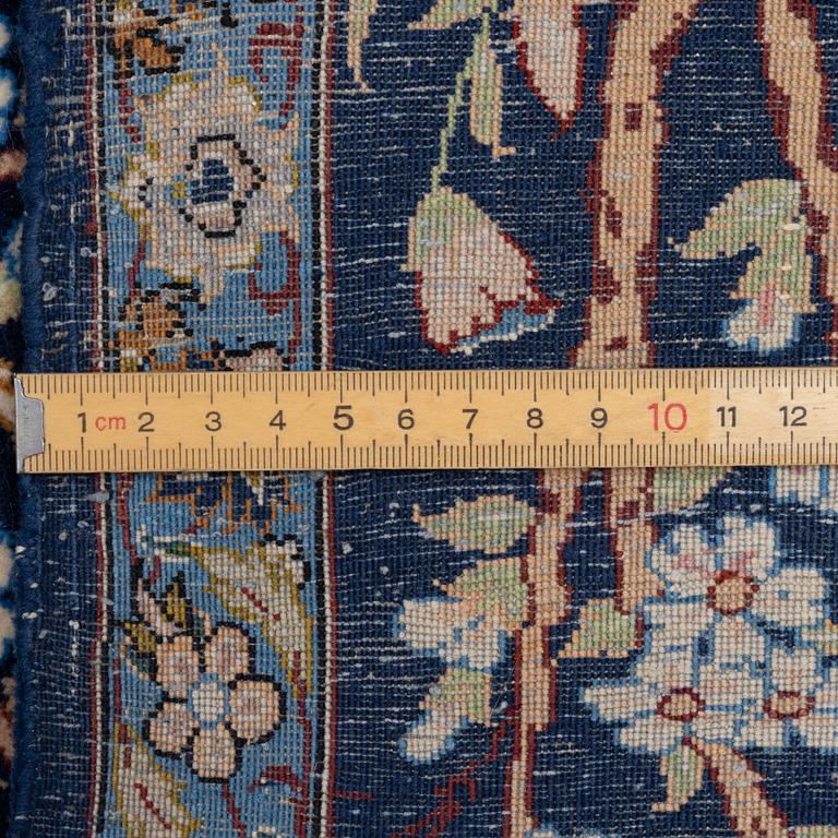 Matta, Isfahan, figural, ca 90 x 65 cm.