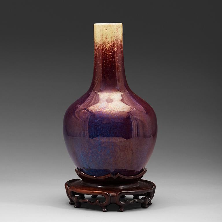 A flambé glazed vase, Qing dynasty, early 19th century.