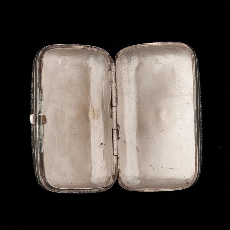 DOSA, silver, mästarstämpel P.S, St. Petersburg, Ryssland,  1890-tal. Vikt 62 g.