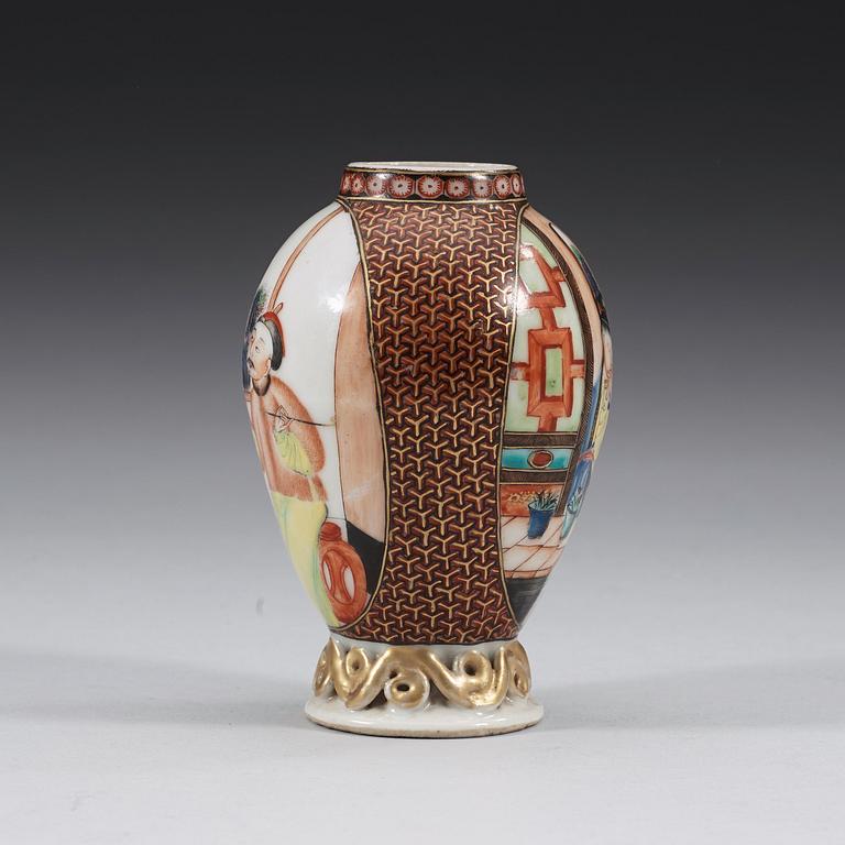 A famille rose tea caddy, Qing dynasty, Qianlong (1736-95).