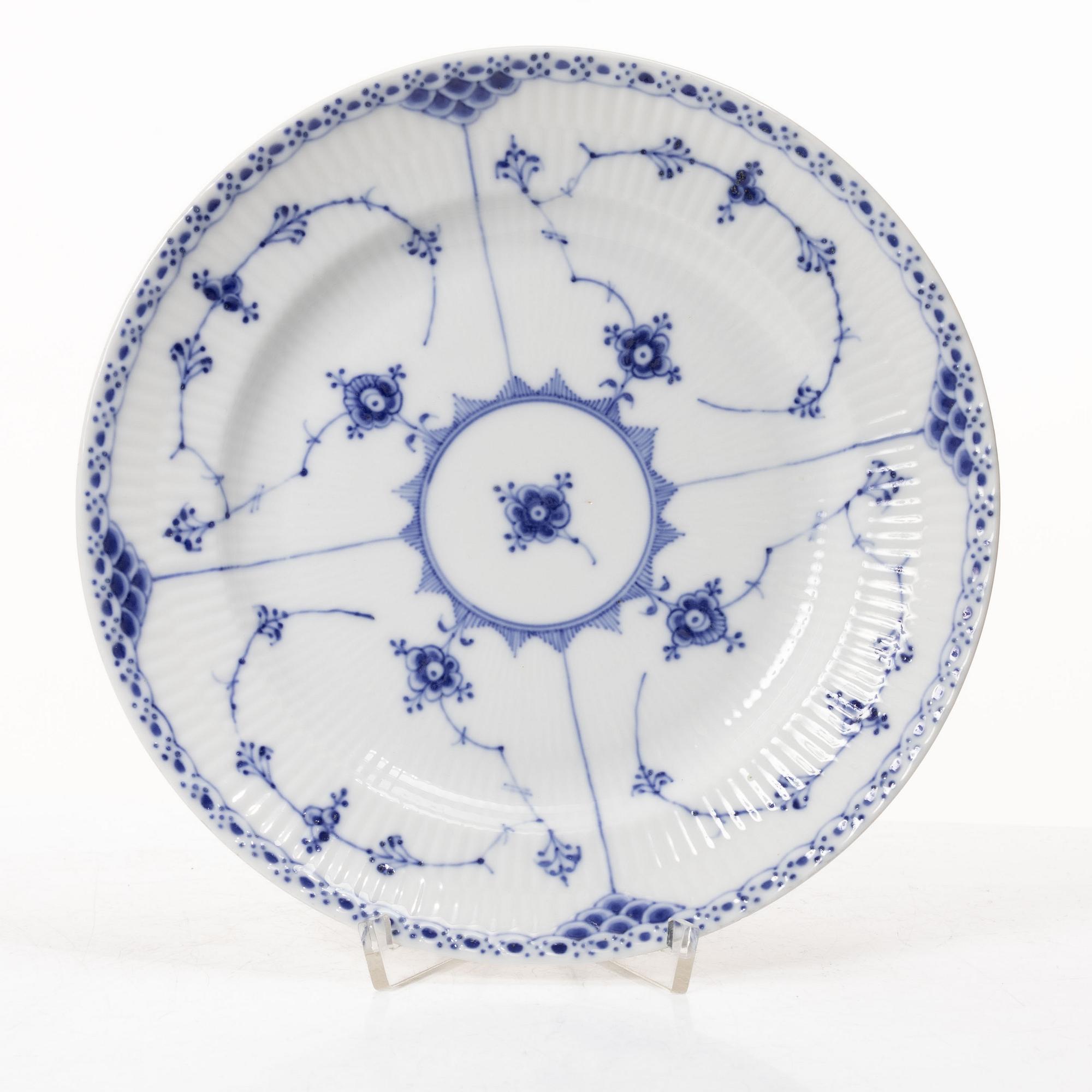 Royal Copenhagen, Dinner service, 31 pieces, “Musselmalet Halvblonde”, Denmark.