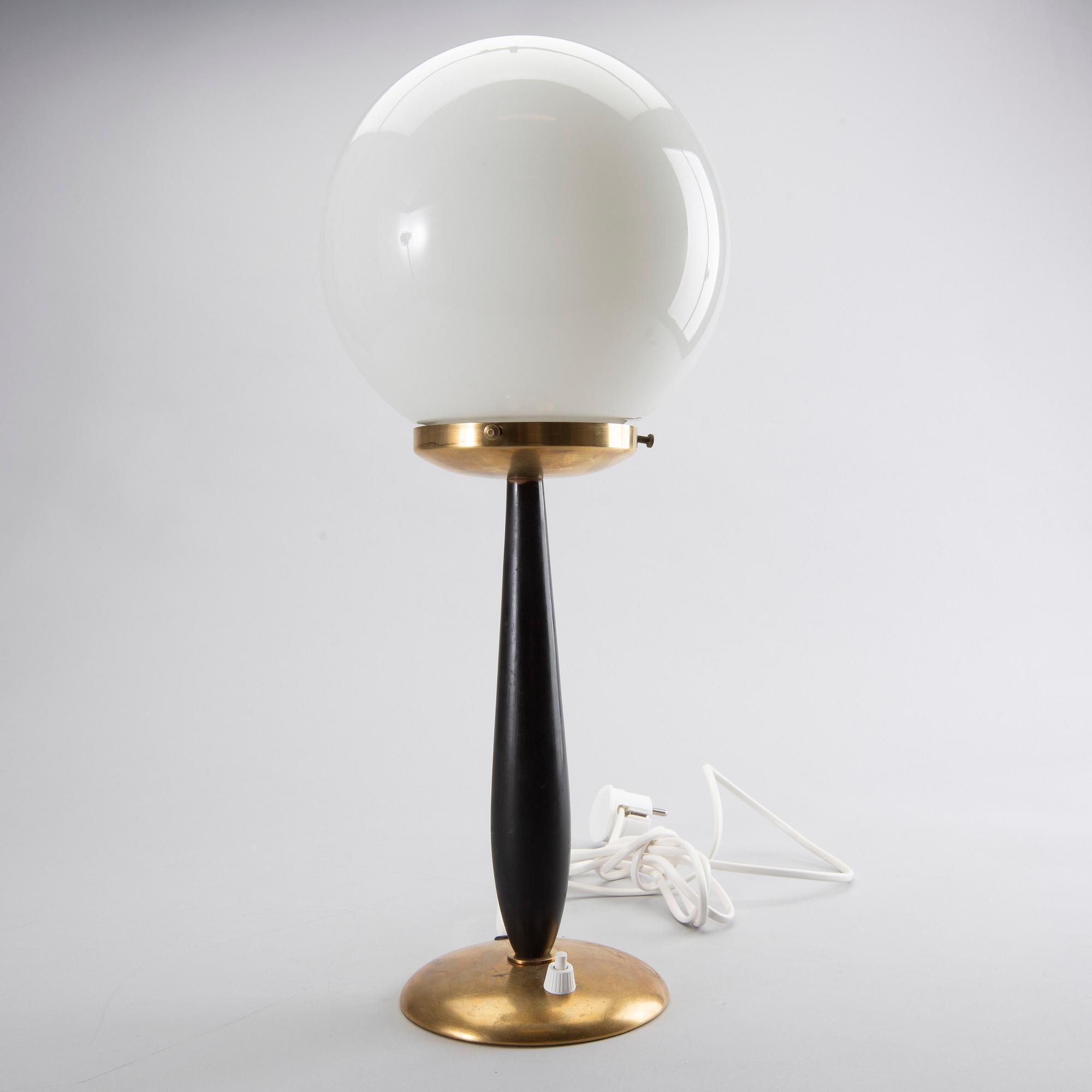 A mid 20th century table lamp.