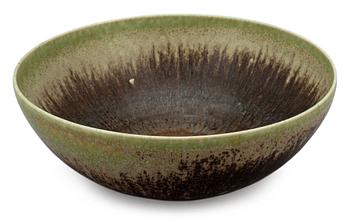 210. Liisa Hallamaa (Larsen), A CERAMIC BOWL.