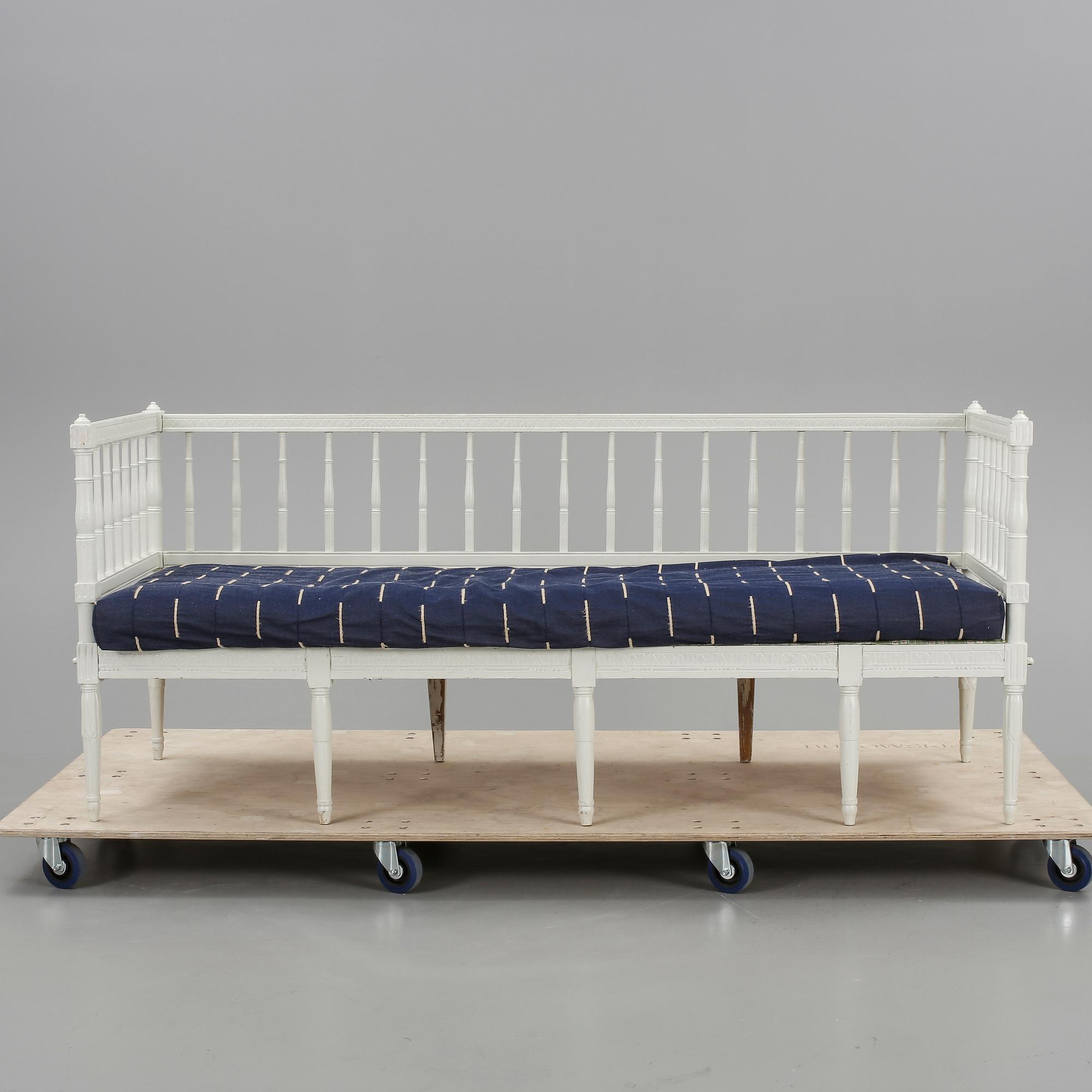 SOFFA, sengustaviansk, omkring år 1800.