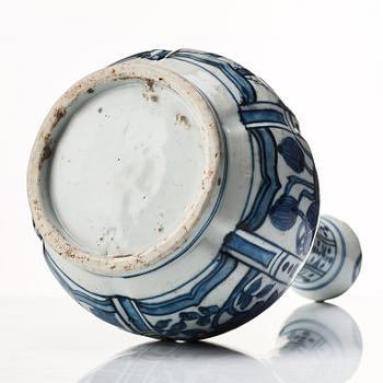 A blue and white bottle flask, Ming dynasty, Wanli (1572-1622).