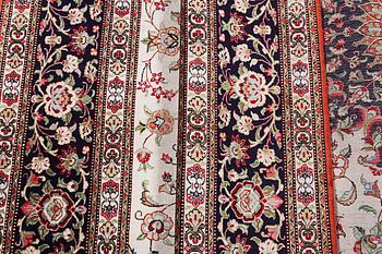 Matta, silke Ghom, ca 216 x 143 cm.