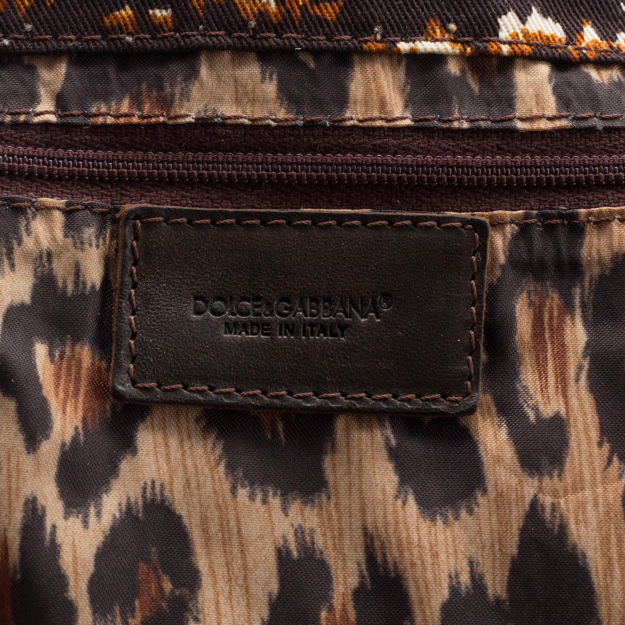 A beach bag by Dolce & Gabbana.