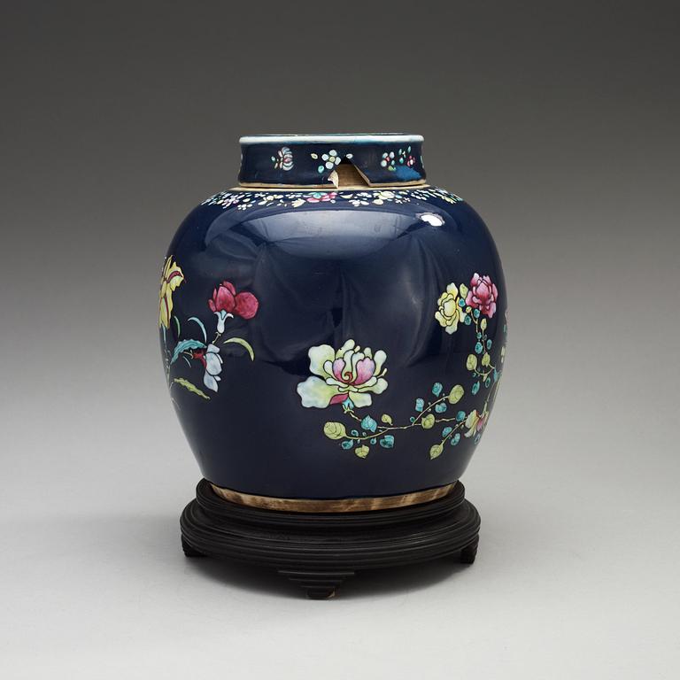 A famille rose powder blue jar, Qing dynasty, Qianlong (1736-95).