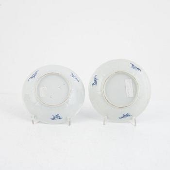 Two Chinese blue and white porcelain cups with saucers, Qing dynasty, Kangxi (1662-1722).