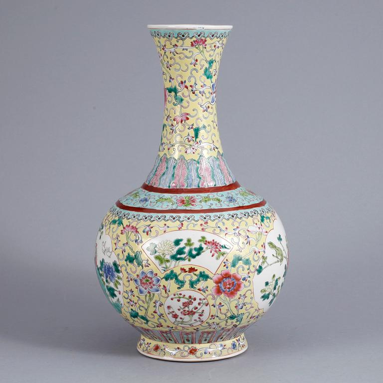 VAS, porslin, Kina 1900-talets andra hälft.