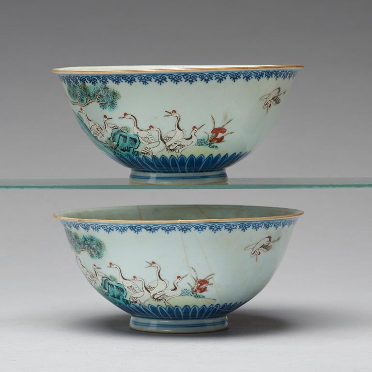 A pair of famille rose bowls, late Qing dynasty, with Qianlong mark.