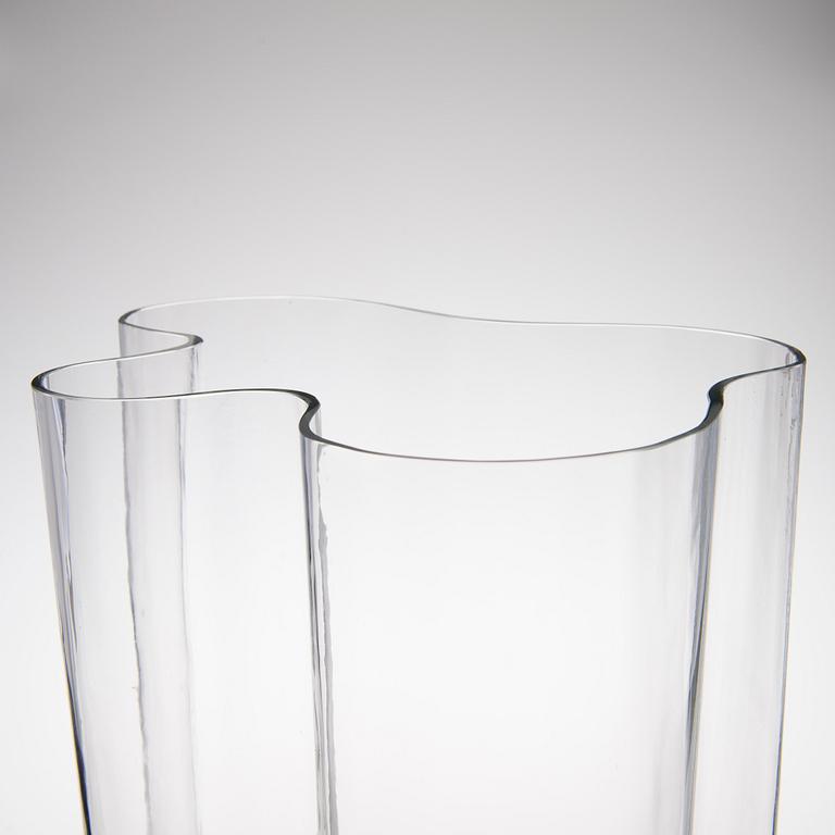 Alvar Aalto, Vas, modell 9753, signerad Alvar Aalto Iittala. Tidigt 1970-tal.