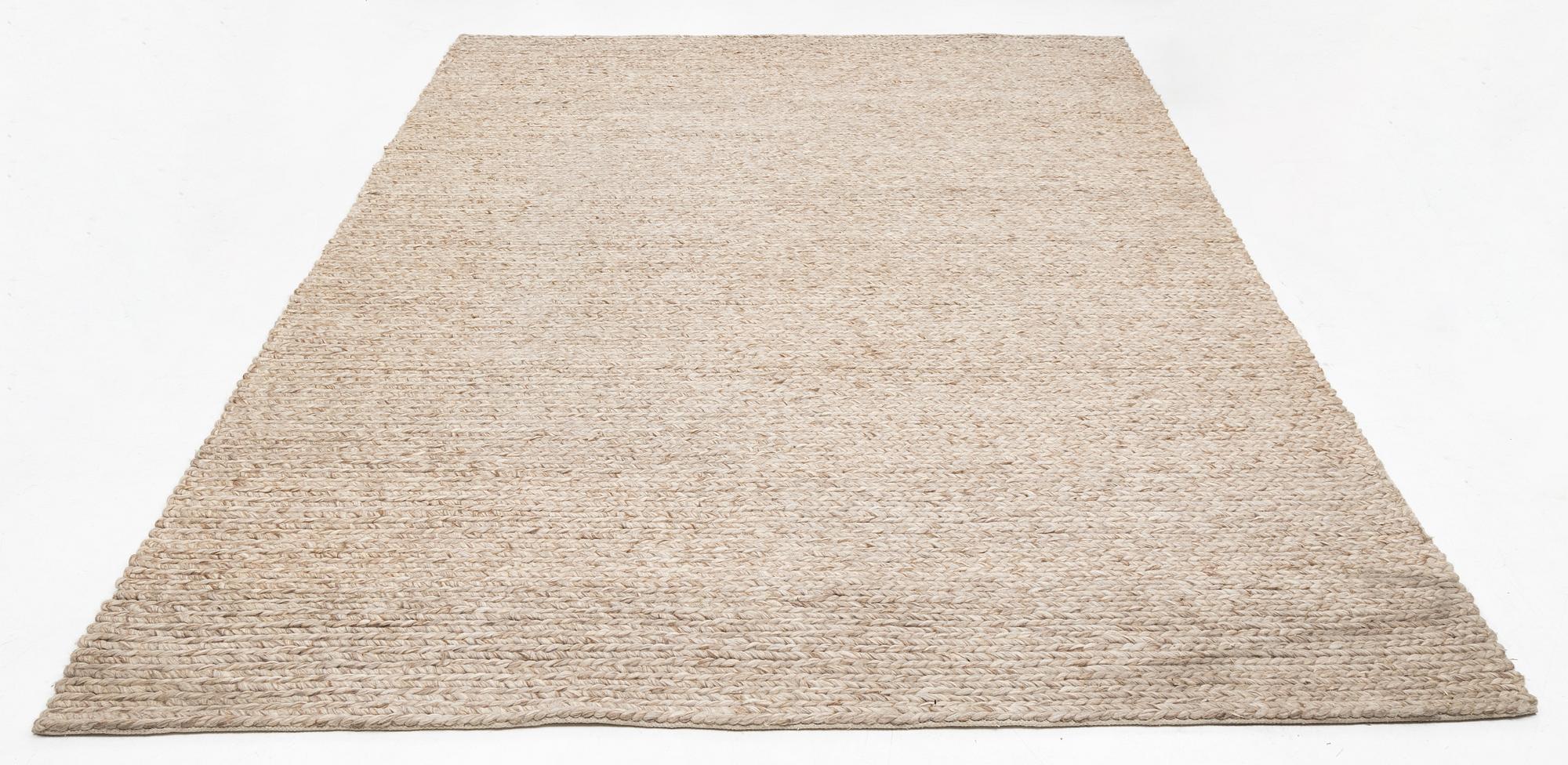 Matta, "Chunky wool sand", Lotta Agaton Interiors x Layered, ca 400 x 300 cm.