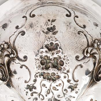 Carl Johan Tegelsten, Leipäkori, hopeaa ja kullattua hopeaa, Pietari, Venäjä 1845.