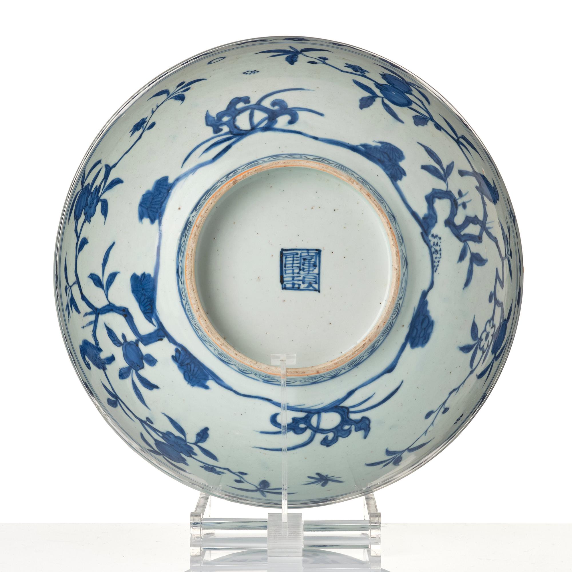 A large blue and white bowl, Ming dynasty (1368-1644).