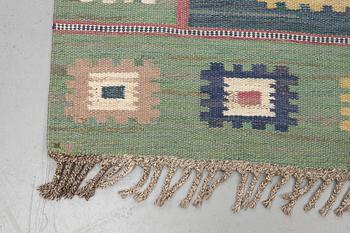 Märta Måås-Fjetterström, a carpet, "Grön äng", flat weave, ca 291 x 207 cm, signed AB MMF.