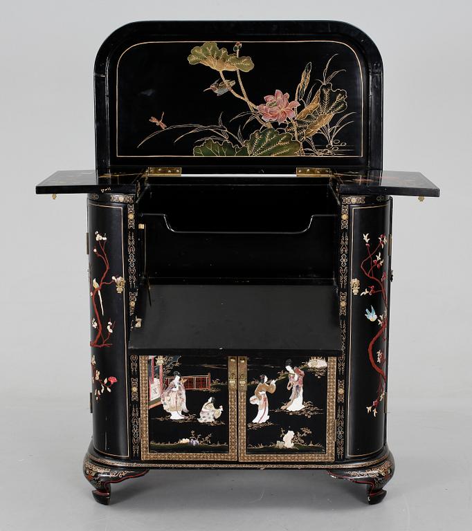 SKÅP, Kina, 1900-tal.