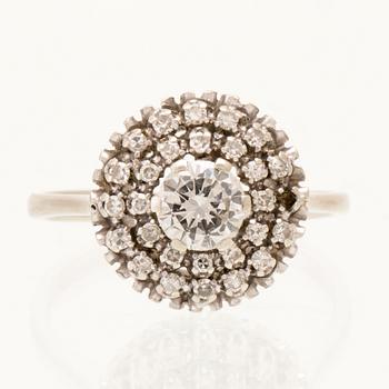 Ring in 18K white gold with round brilliant cut and single cut diamonds.