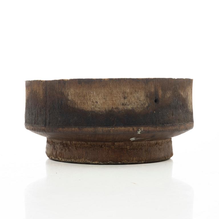 A deep dish, folk art, 18th/19th century.