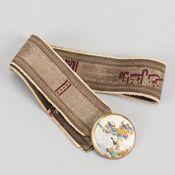 A Japanese satsuma belt buckle, Meiji period (1868-1912).