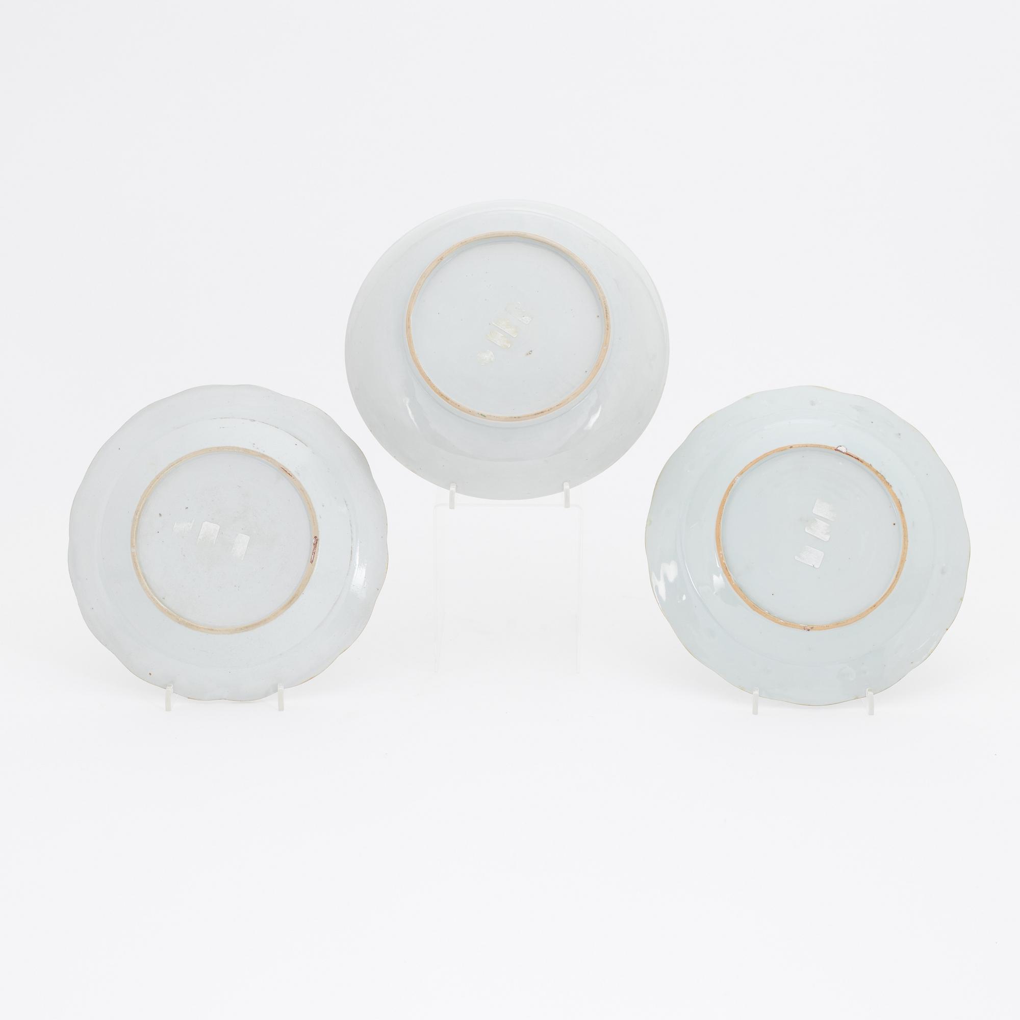 A pair of famille rose plates and a famille rose serving dish, Qing dynasty, Qianlong (1736-95).