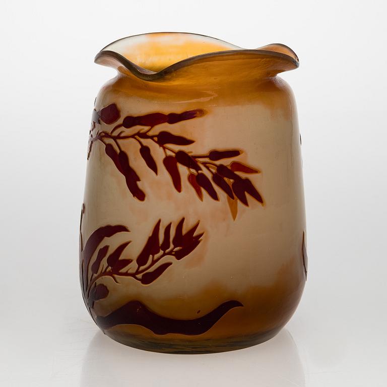 Emile Gallé, vas, överfågnsglas, signerad  E. Gallé, Frankrike, 1800-talets slut.