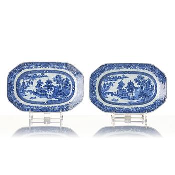 A pair of blue and white dishes, Qing dynasty, Qianlong (1736-95).