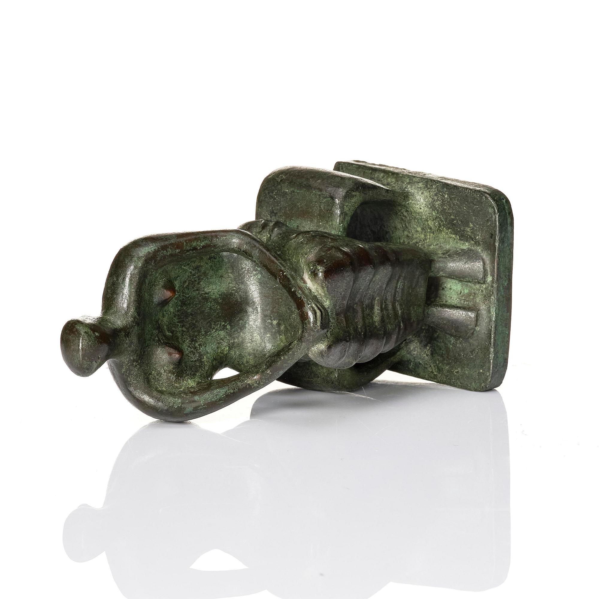 Henry Moore, "Seated figure".