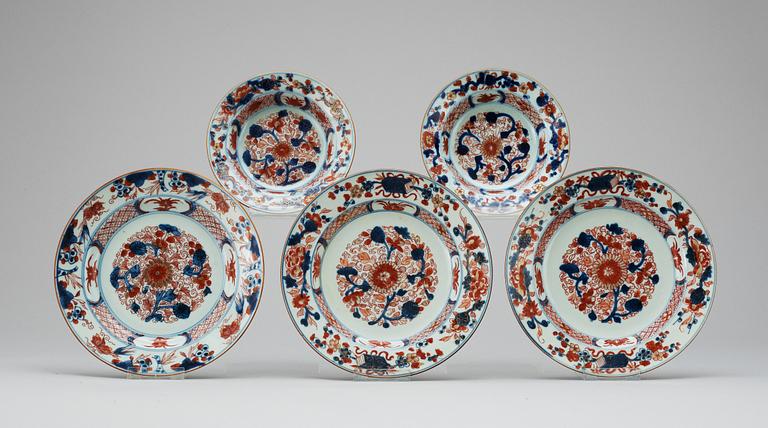 TALLRIKAR, 8 st, porslin. Qing dynastin, tidigt 1700-tal.