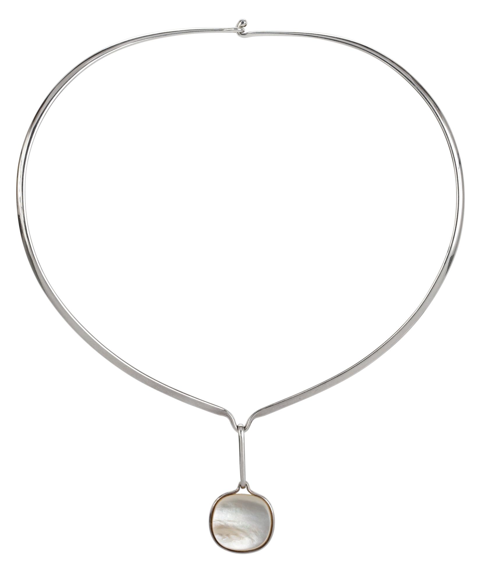 Vivianna Torun Bülow-Hübe, A Torun Bülow Hübe sterling necklace with a mother of pearl pendant.