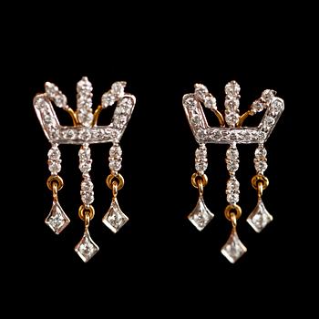 ÖRHÄNGEN, 1 par, 18 k guld, diamanter tot ca 0.65 ct.