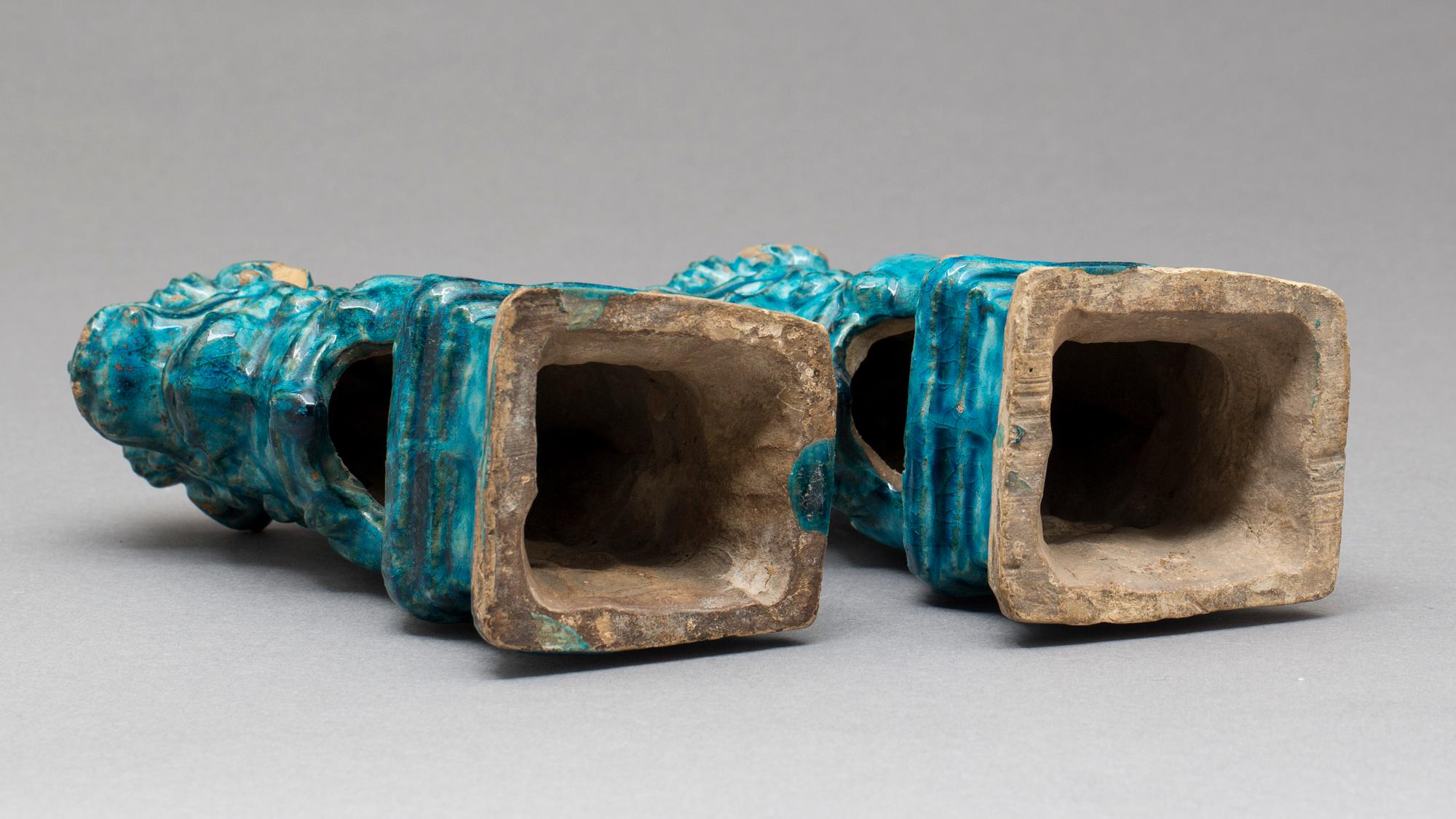 ALTARHUNDAR, ett par, lergods, Kina, mingdynastin (1368-1644).