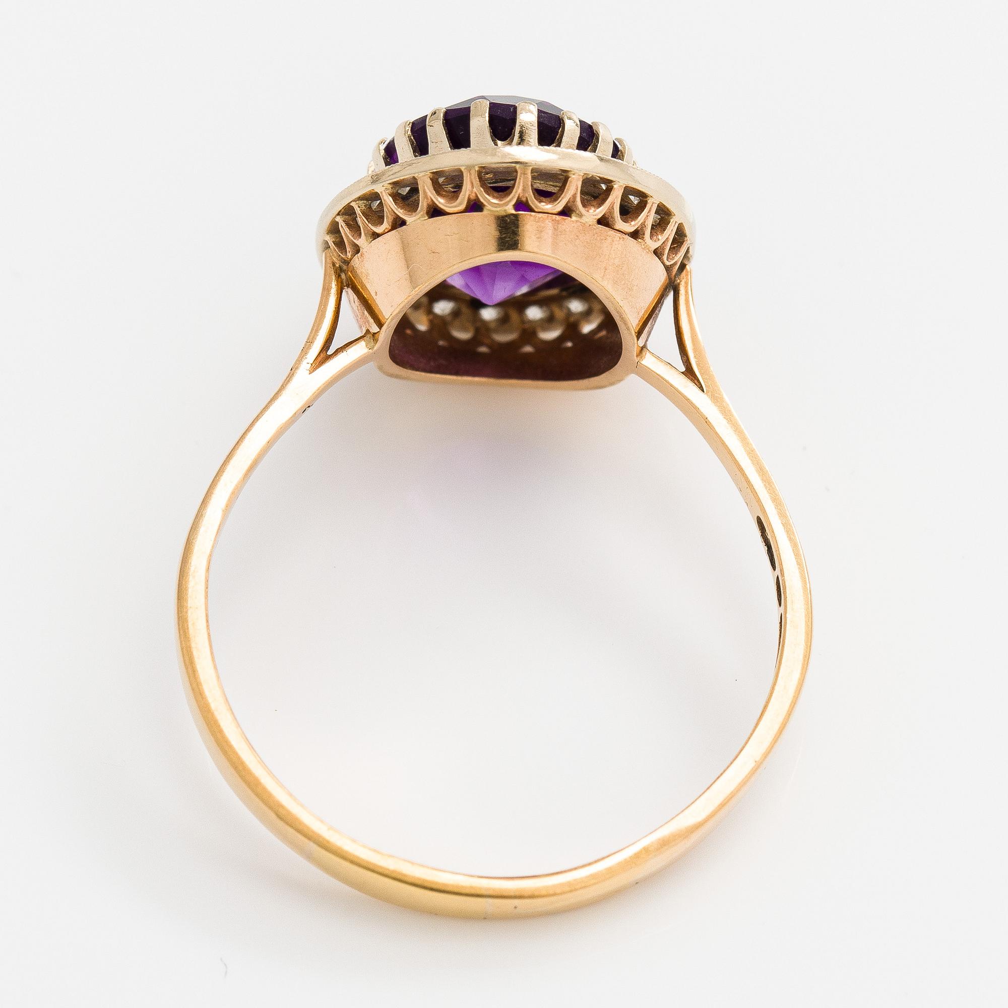 Ring, faceted amethyst, 8/8 cut diamonds, 18K gold.
