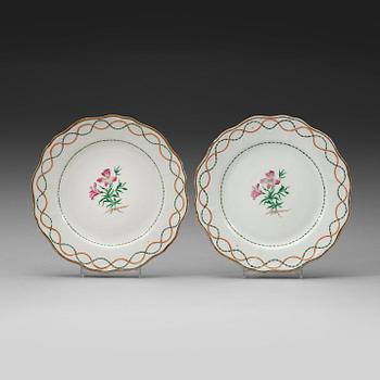 500. A pair of famille rose armorial dishes for Claes Alströmer, Qing dynasty, Qianlong (1736-95), ca 1770.