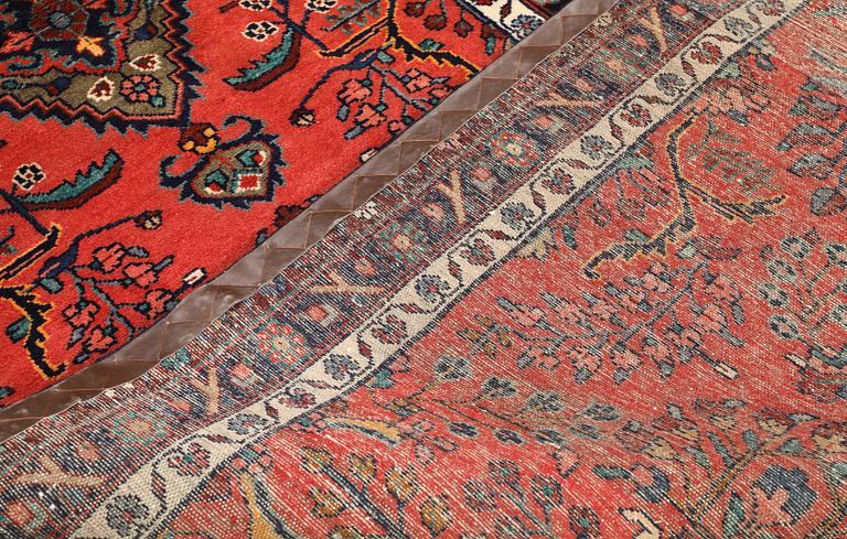 A runner, Hamadan, approx. 403 x 112 cm.