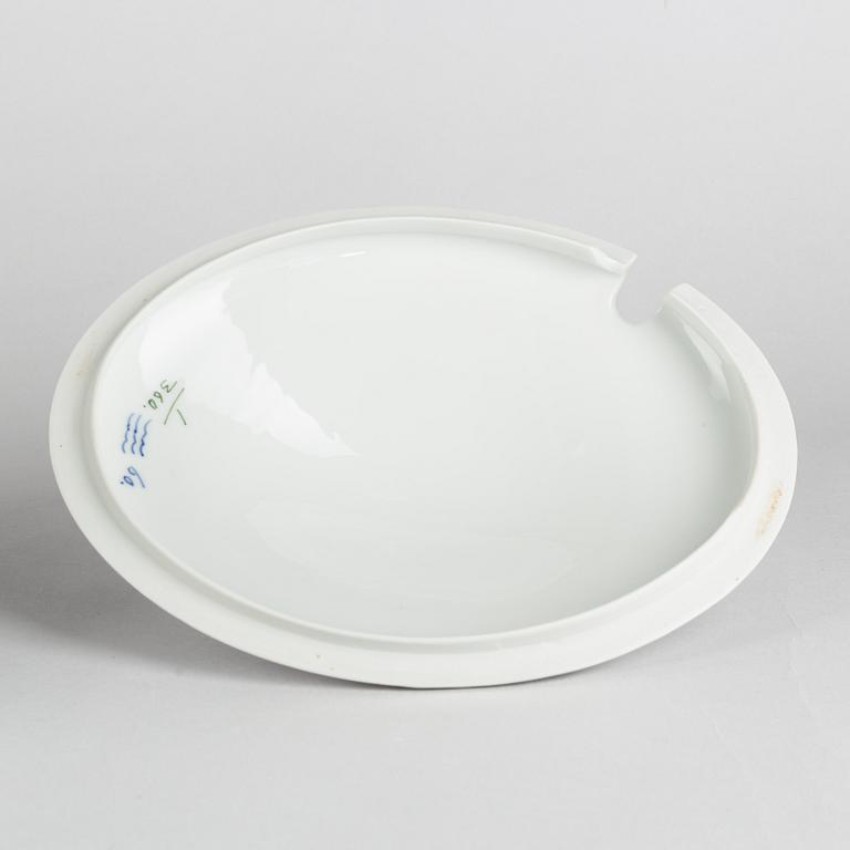 A 'Blue Fluted Plain' porcelain tureen with cover, Royal Copenhagen, model 360, 1893-1900.