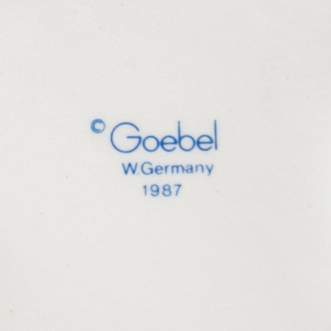 Figurines a pair of Goebel Germany late 20th century porcelain.