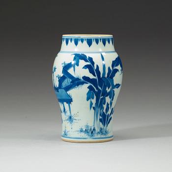 A blue and white vase, Transition 17th century.