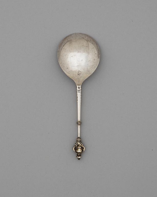 A Scandinavian 17th century parcel-gilt spoon, un identified makers mark,