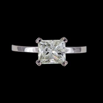 RING, radiant cut diamant, ca 1.75 ct.
