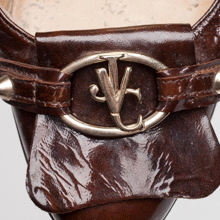 SKOR, Versace.