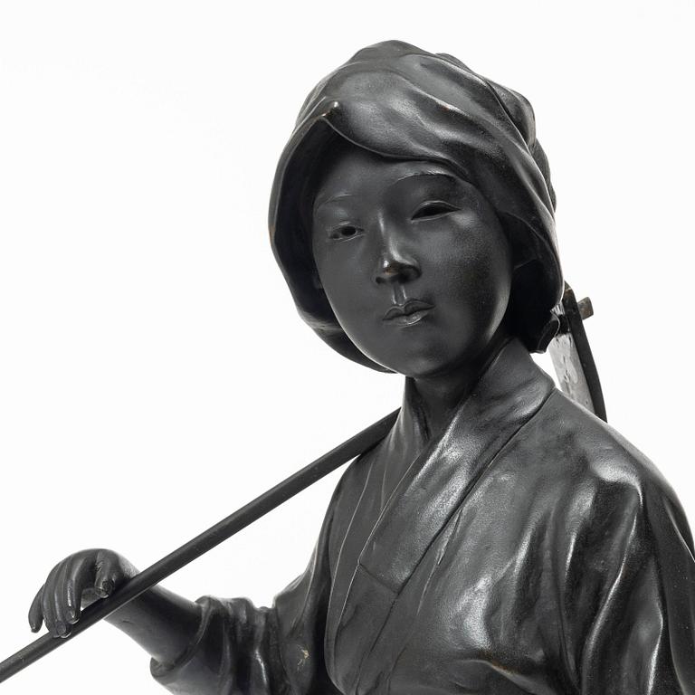 A large Japanese bronze okimono, early 1900s.